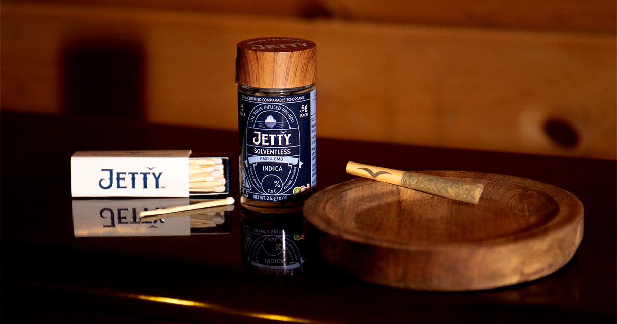 Jetty-Solventless-Live-Rosin-Indica-Infused-Pre-Rolls-Rolling-Technique